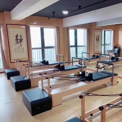 Reformer multifunzionale in legno Yoga Pilates Cadillac Reformer Macchina per esercizi